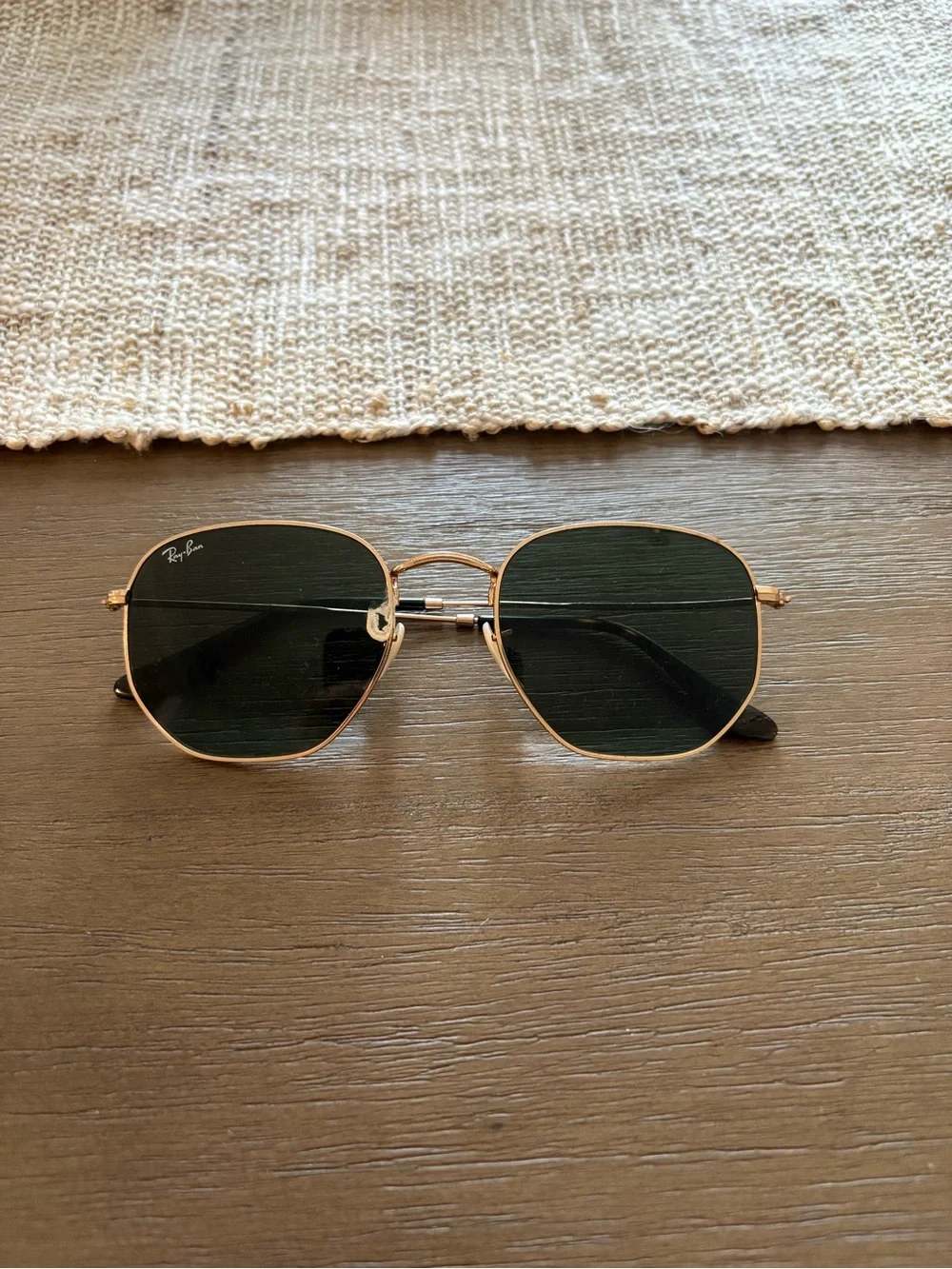Ray-Ban Men’s Gold Frame Sunglasses with Dark Green Lenses